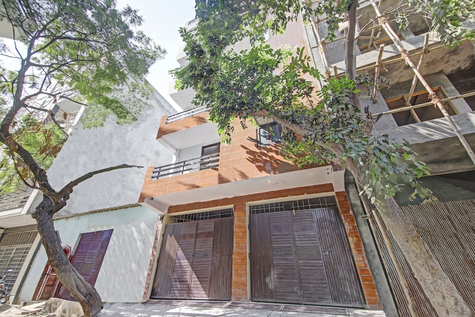 Capital O Dwarka Metro View Near Dwarka Mor Metro Station, Dwarka Delhi, Delhi