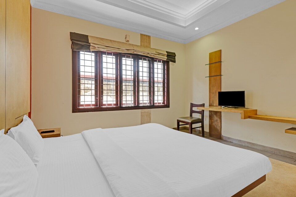 Capital O 85990 Hotel C, Kaloor Kochi, Kochi