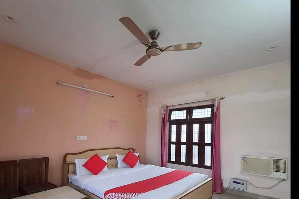 OYO 86012 Landmark Hotel, Aligarh, Aligarh