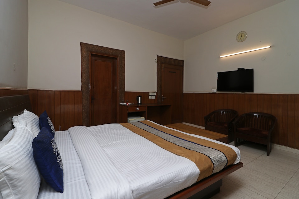 OYO 10177 Urban Villa Hotel, Noida Stadium, Noida