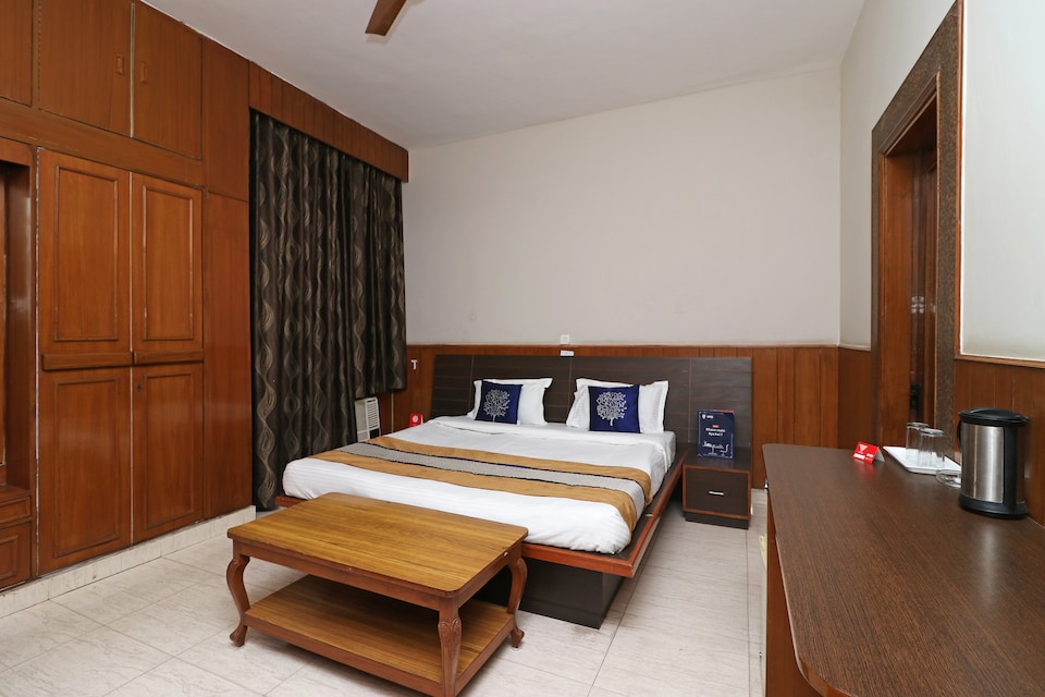 OYO 10177 Urban Villa Hotel, Noida Stadium, Noida