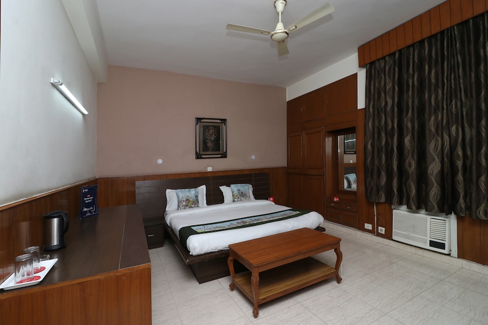 OYO 10177 Urban Villa Hotel, Noida Stadium, Noida