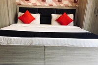 OYO Galleria Regency