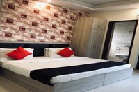 OYO Galleria Regency