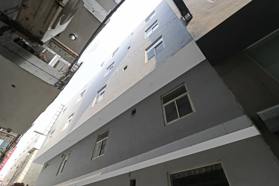 Capital O Holiday Home Near Indira Gandhi International Airport, Vasant Kunj Delhi, Delhi