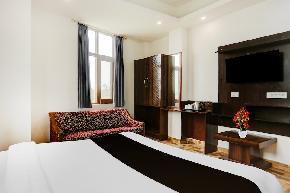 Hotel O Shimla Bus Terminal Formerly Tourist Homes, chotta- shimla cluster, Shimla