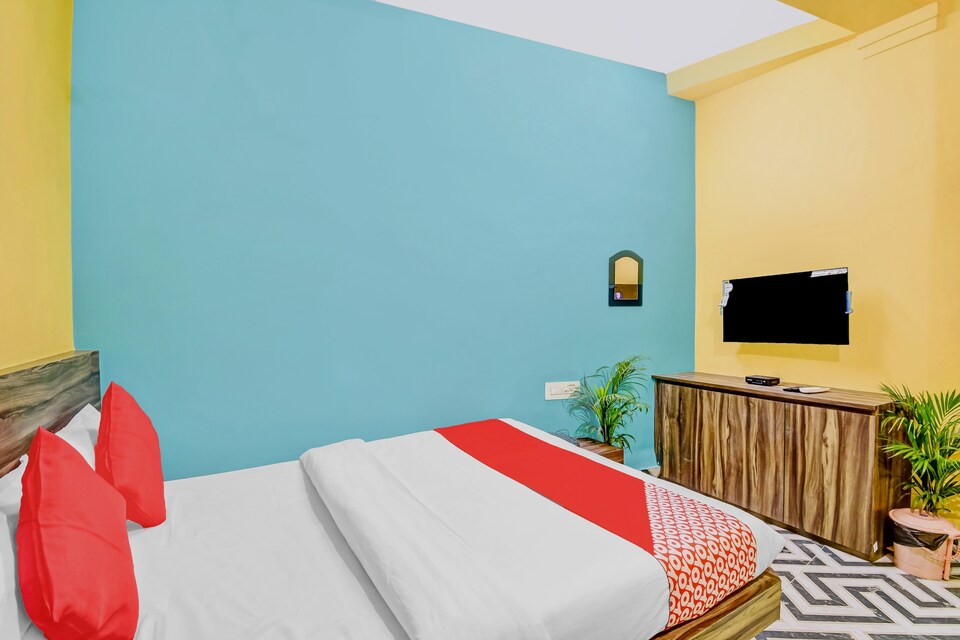 'Live on KOL2463, VIP Road Kolkata, Kolkata