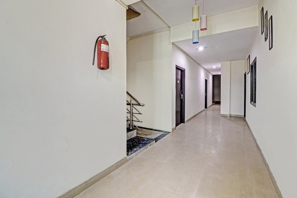 Hotel O White House, Fatehabad Road, Agra