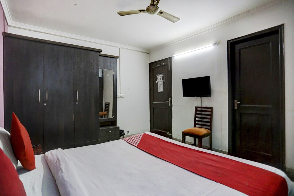OYO Sahil Residency Near Tdi Mall, Rajouri Garden Delhi, Delhi
