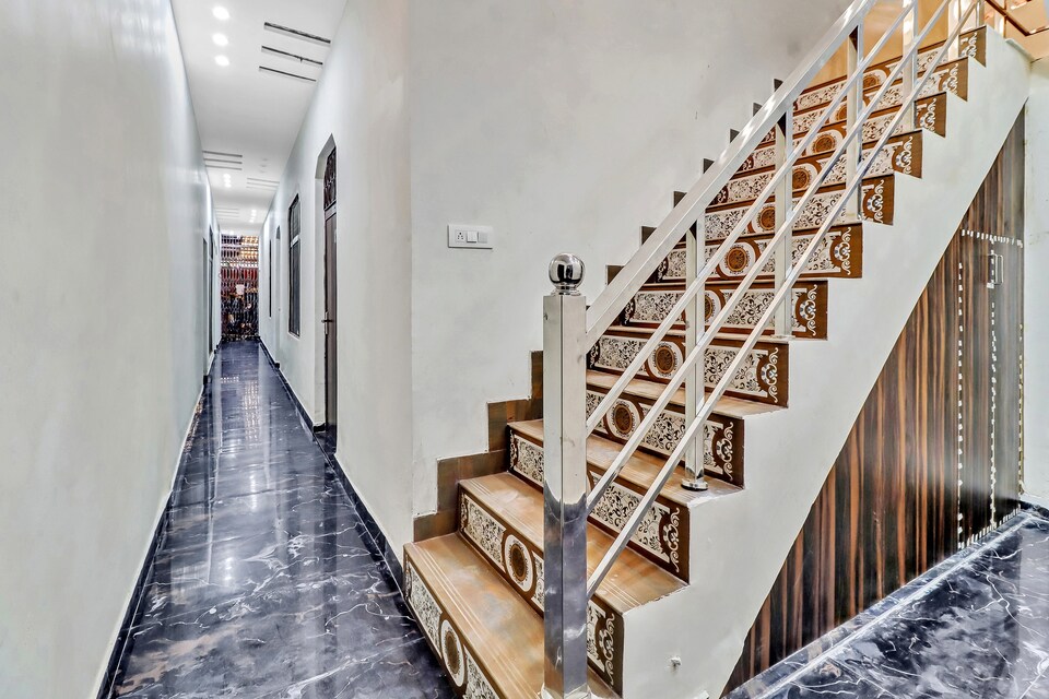 Collection O Hotel Crown Plaza, Aligarh, Aligarh