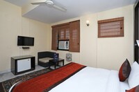 OYO Hotel Laksh Residency Near Leisure Valley Park