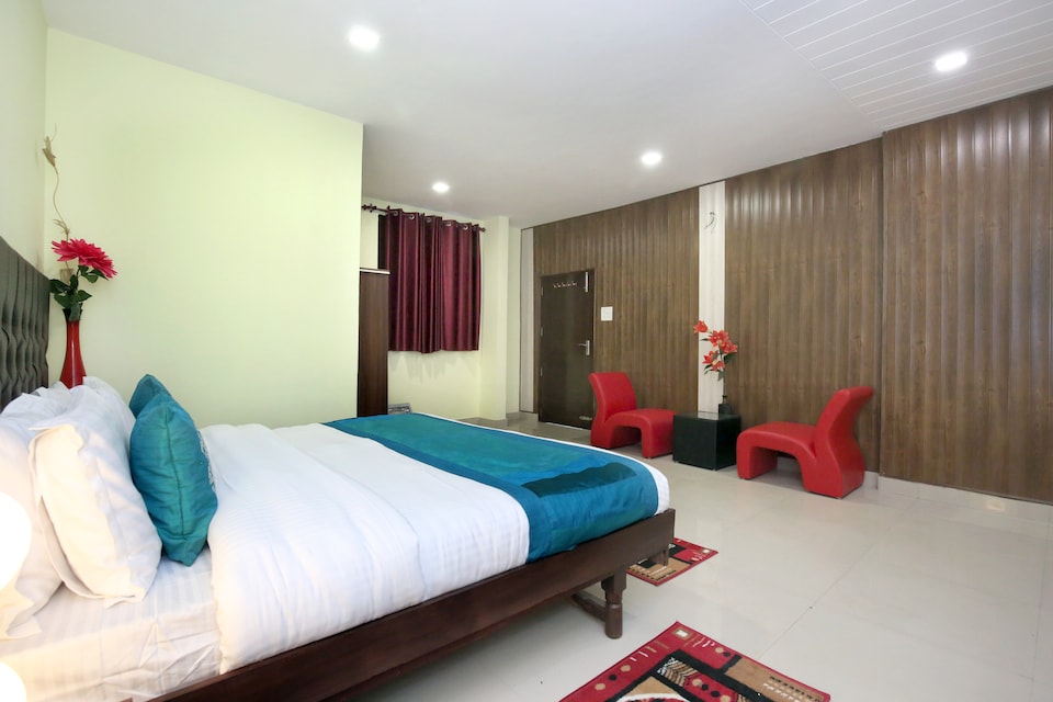 OYO 10407 Home Modern 3BHK Sanjauli Market, Sanjauli, Shimla