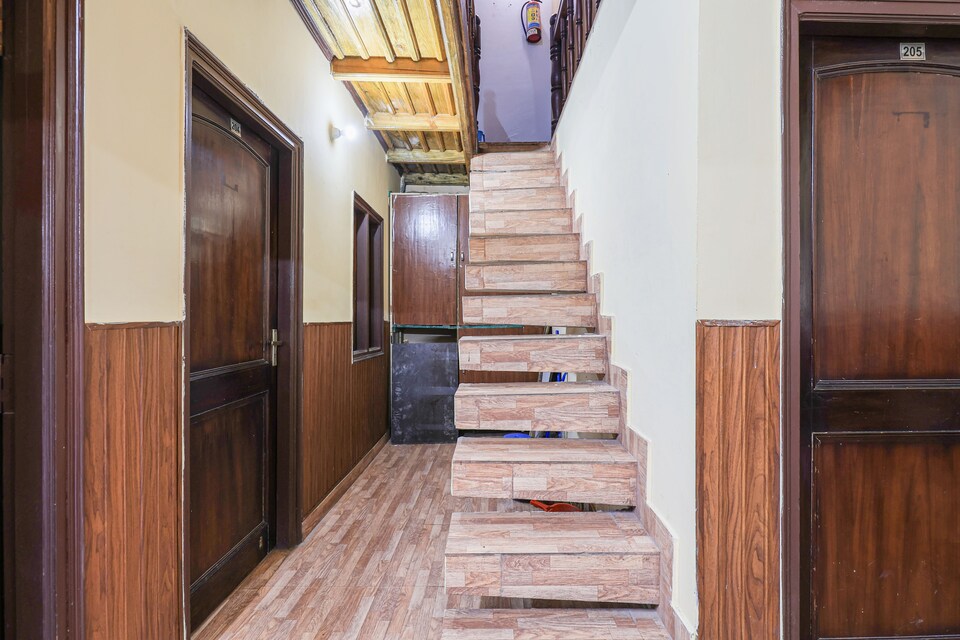 OYO Flagship Aum Hotel, Mall Road, Nainital, Nainital