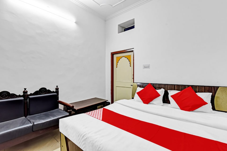 OYO Hotel Ajmera, C Scheme Jaipur, Jaipur