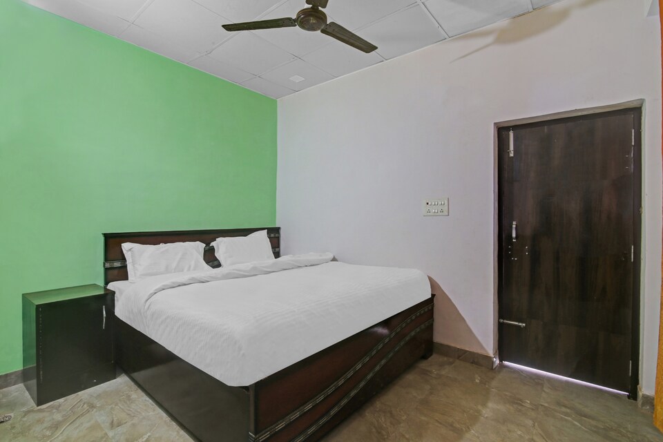 Flagship 86287 Shri Krishna Guest House, Pilibhit Bypass Road, Bareilly