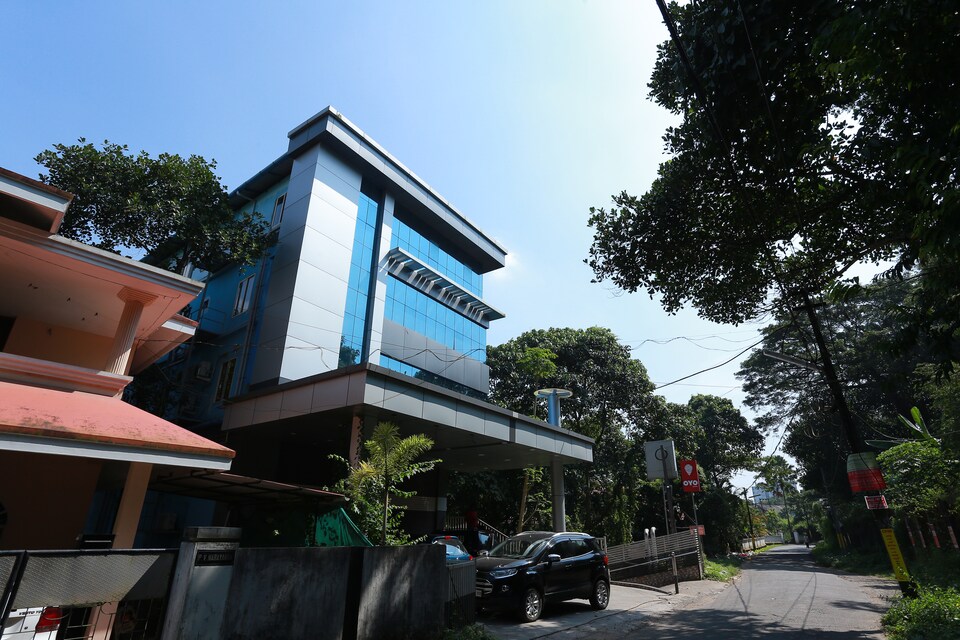 OYO 10320 Sophiya Suites, Aluva Kalamassery Kochi, Kochi