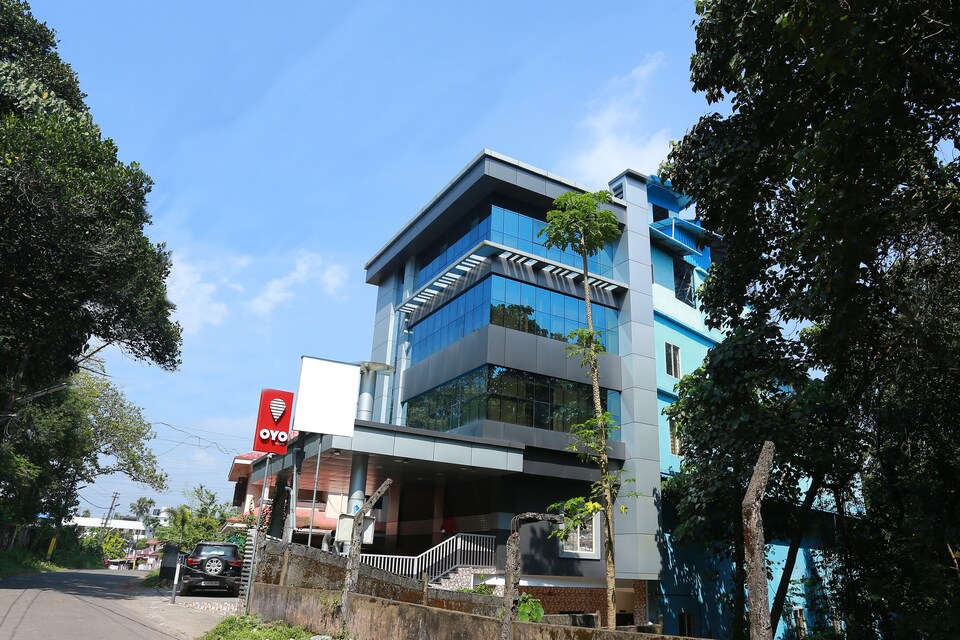 OYO 10320 Sophiya Suites, Aluva Kalamassery Kochi, Kochi