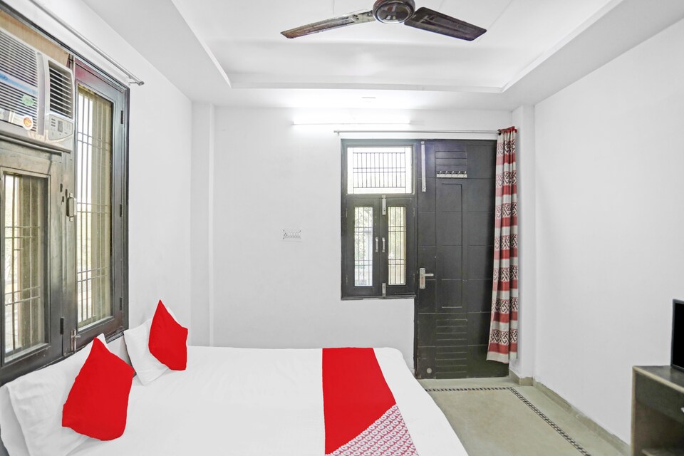 OYO 86299 Hotel Samrat Inn, Rohini Delhi, Delhi