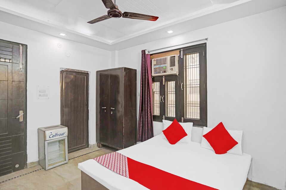 OYO 86299 Hotel Samrat Inn, Rohini Delhi, Delhi