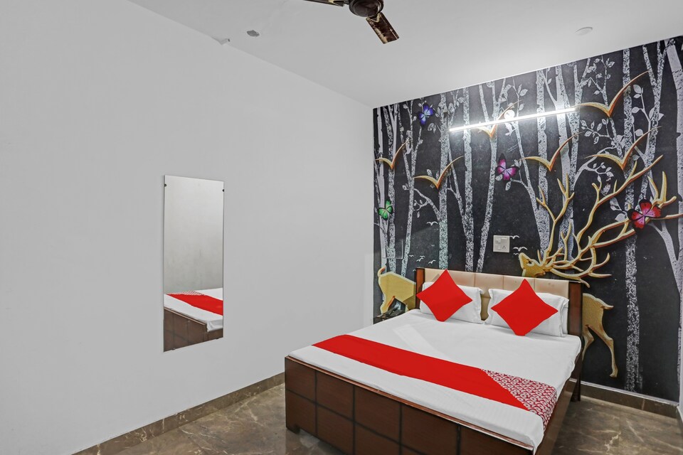 Live as FAR386, Saket Delhi, Delhi