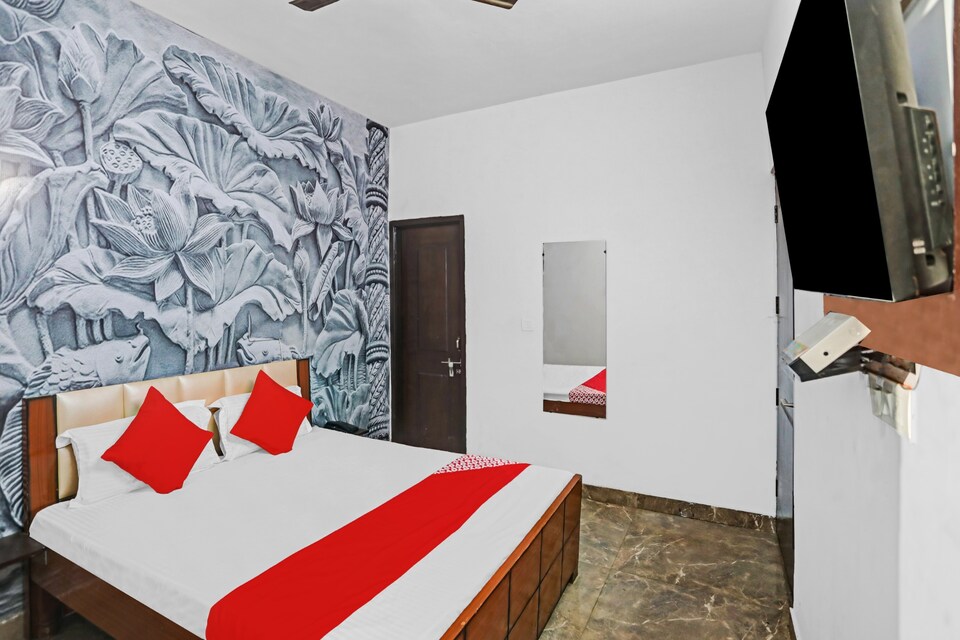 Live as FAR386, Saket Delhi, Delhi