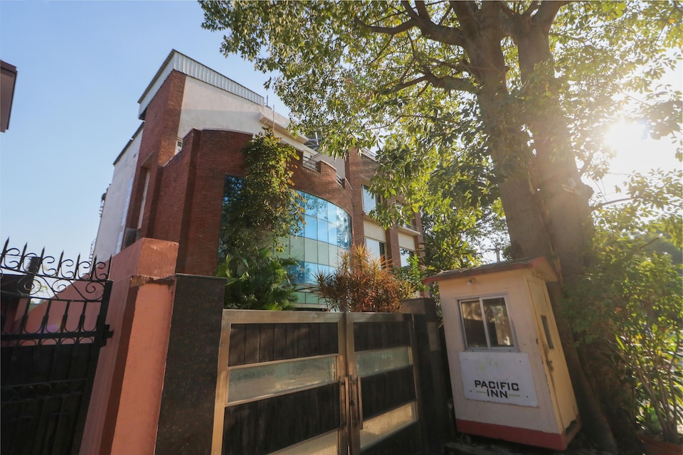 OYO Townhouse 842 Hans Plaza Near Leisure Valley Park, Old Gurgaon, Gurgaon