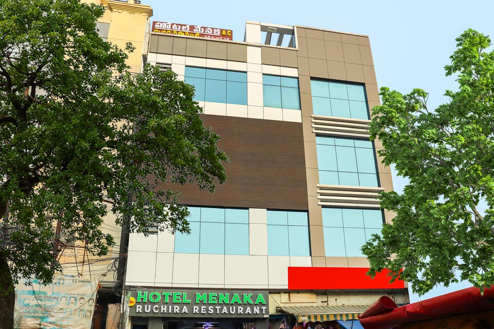 OYO Townhouse 849 Hotel Menaka, Governorpet Vijayawada, Vijayawada