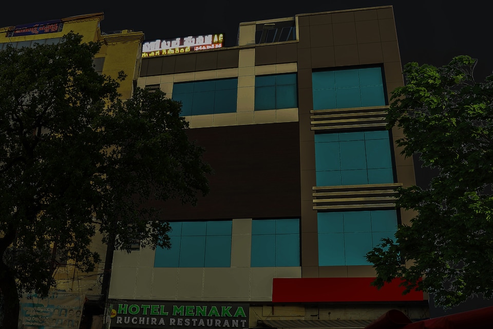 OYO Townhouse 849 Hotel Menaka, Governorpet Vijayawada, Vijayawada