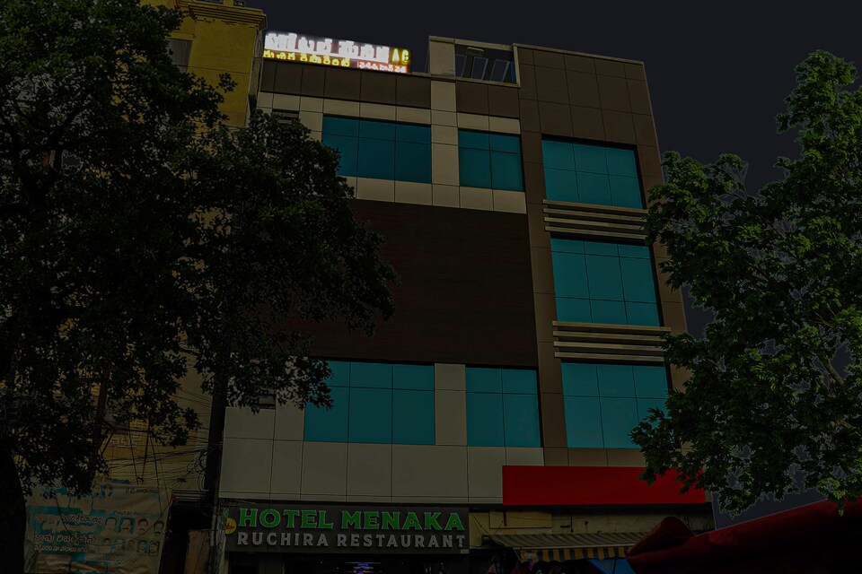 OYO Townhouse 849 Hotel Menaka, Governorpet Vijayawada, Vijayawada