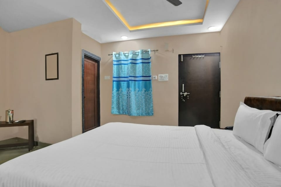 OYO Hotel Sahara, MG Road Indore, Indore