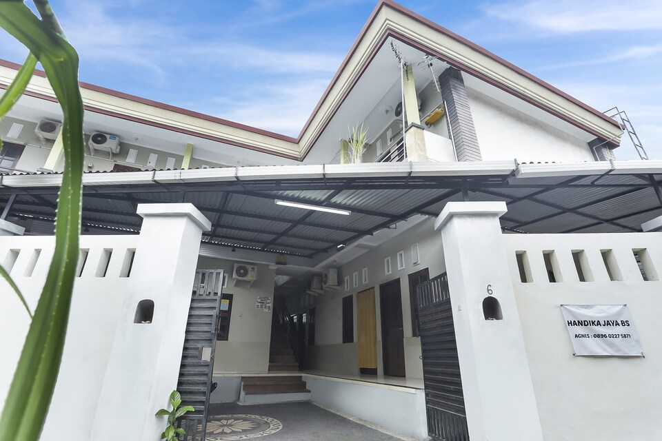 OYO 90907 Handika Jaya Bs, Denpasar, बाली