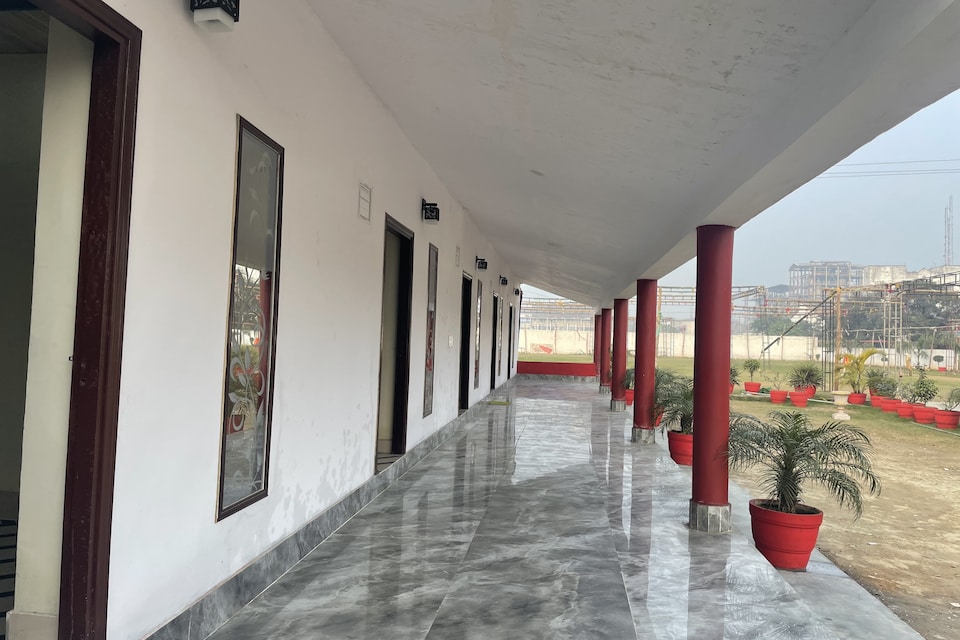 SPOT ON The leela lawn & hotel, Rampur, Rampur