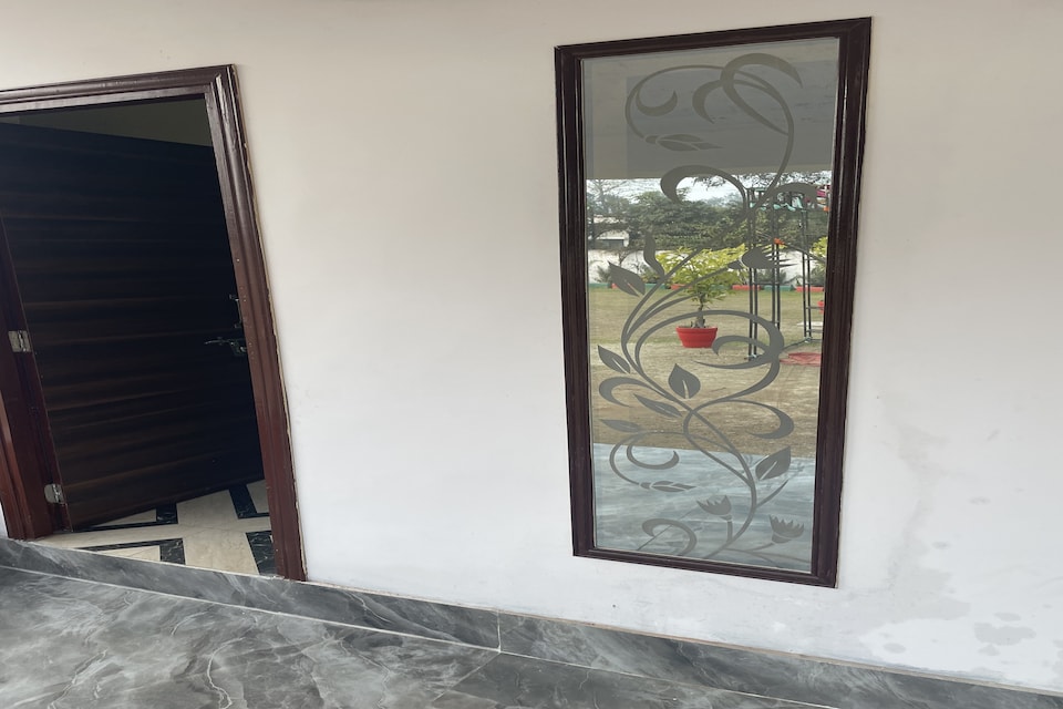 SPOT ON The leela lawn & hotel, Rampur, Rampur