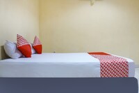 OYO 90923 Makassar Cottage