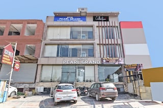 Collection O 86466 Hotel Pearl Grand, Collection O Zirakpur, Book