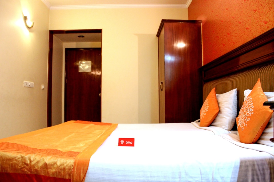 OYO Rooms 093 DLF City Park, Cyber City, Gurgaon