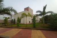 OYO Ek Tees 12 Resort & Restro