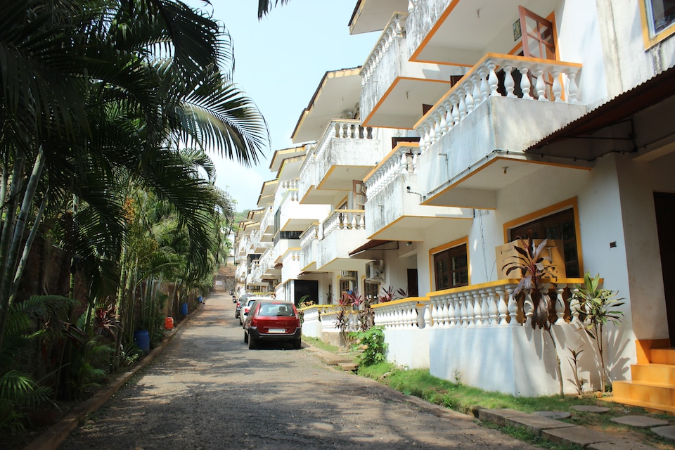 OYO Home 10309 Poolside 1BHK Candolim, Candolim Goa, Goa