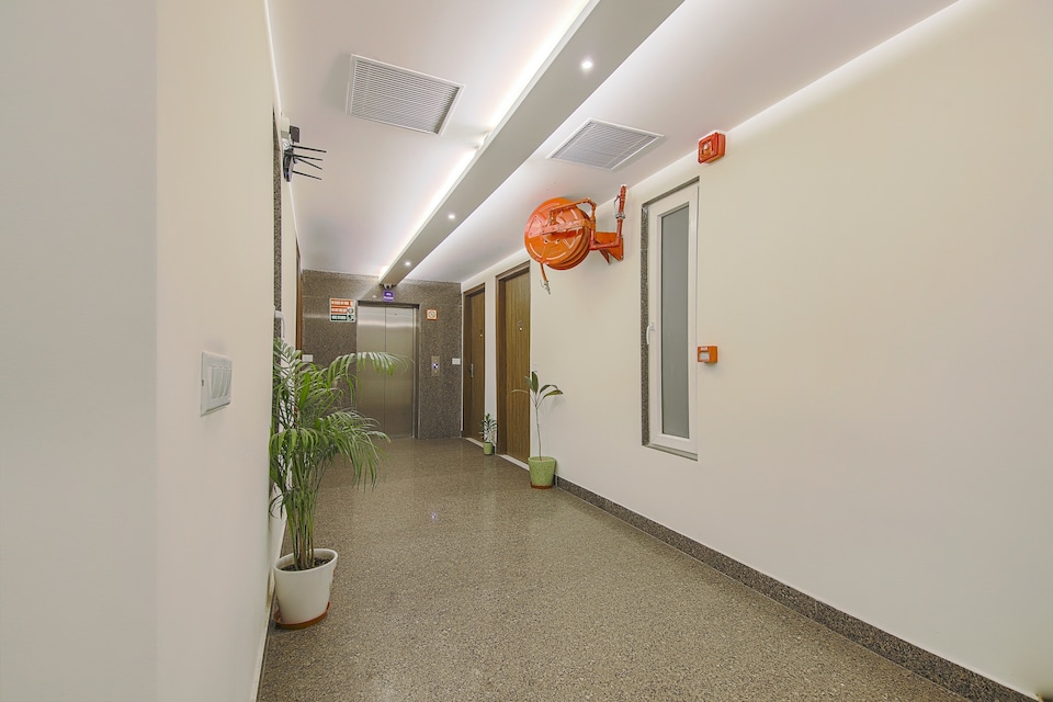 Hotel O Golden Stay, HUDA CENTRE 1, Gurgaon