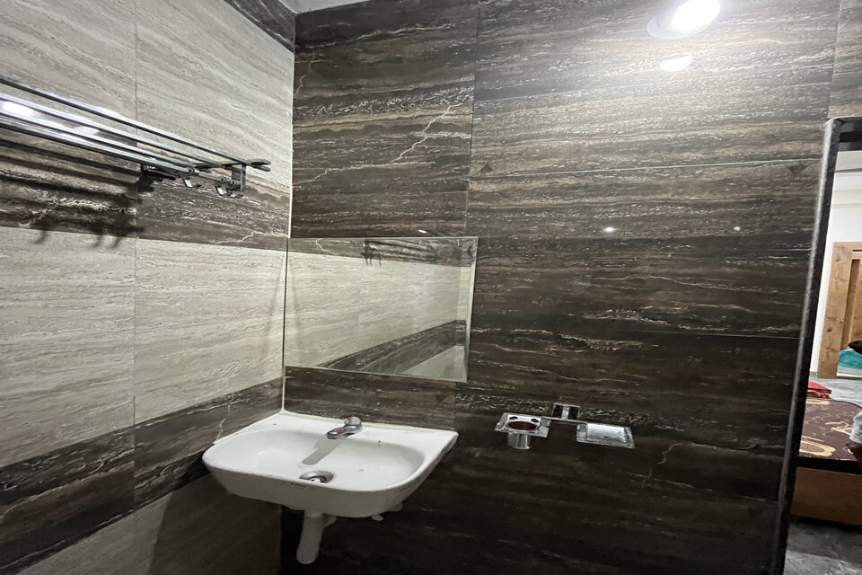 OYO SR Hotel, Rajender Nagar, Indore