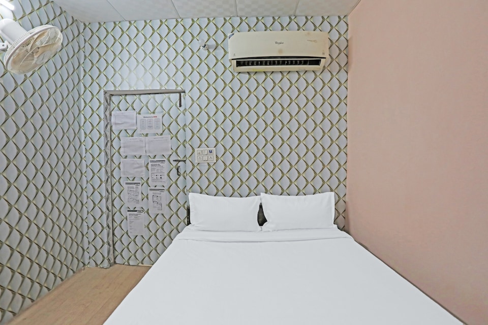 OYO Ojas Palace Near Badarpur Border Metro Station, Lajpat Nagar Delhi, Delhi