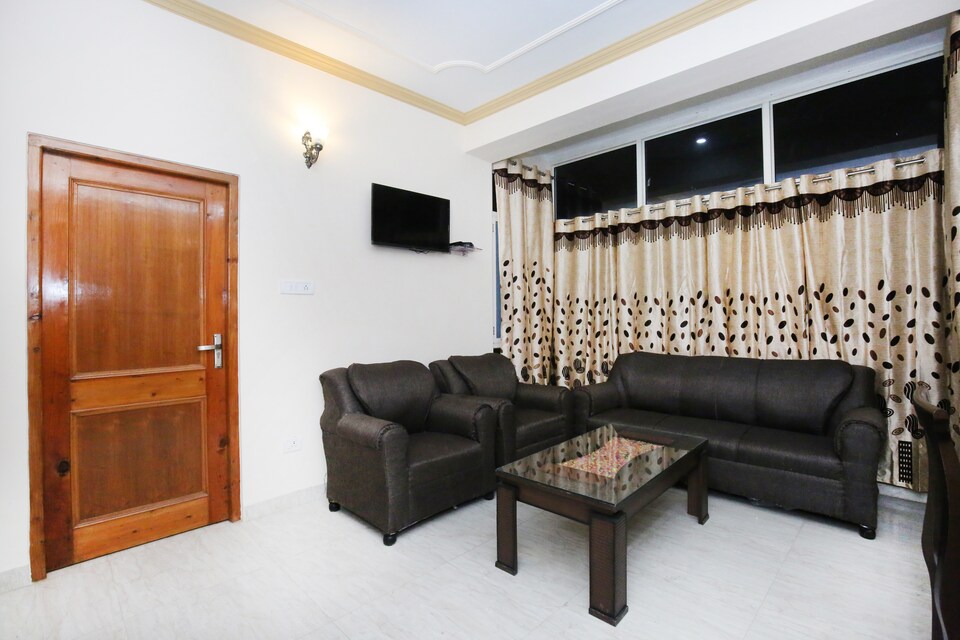 OYO Home 10860 Modern 3BHK, New Shimla, Shimla