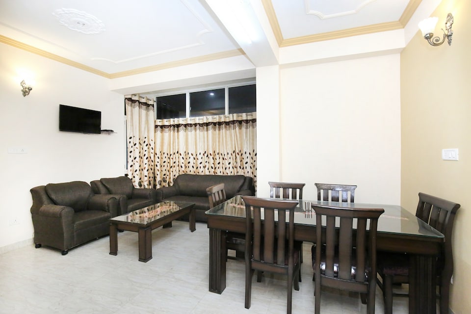 OYO Home 10860 Modern 3BHK, New Shimla, Shimla