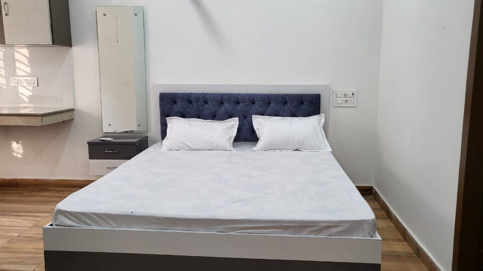 OYO Fridays Residency, Mall Road Bathinda, Bathinda