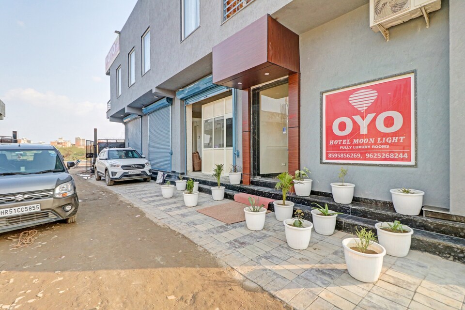 Capital O Hotel Moon Light Near Rithala Metro Station, Rohini Delhi, Delhi