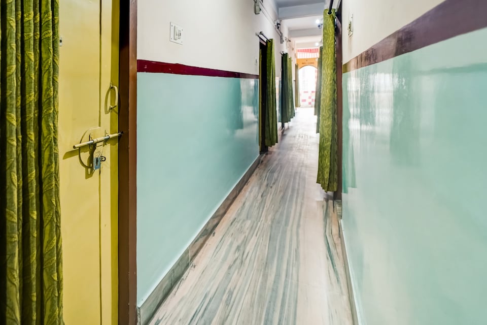 SPOT ON Lodge Bikash Bhawan, New Jalpaiguri Station Area Siliguri, Siliguri