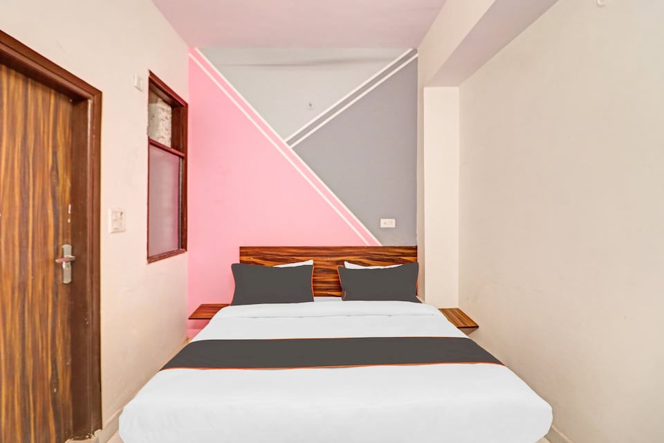Hotel O Town Plaza, Rajouri Garden Delhi, Delhi