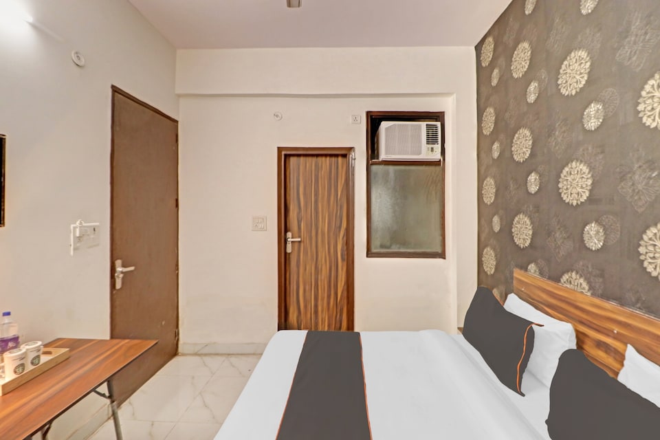 Hotel O Town Plaza, Rajouri Garden Delhi, Delhi