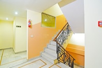 Super Collection O Hathroi Market Near Dhuleshwar Garden Formerly Hotel Rishi