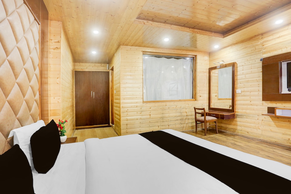 Hotel O Whistling Winds, Mall Road Manali, Manali